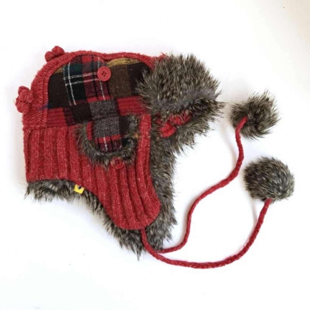 Peace of Cake Knit kids winter hat. Size S 2-4T